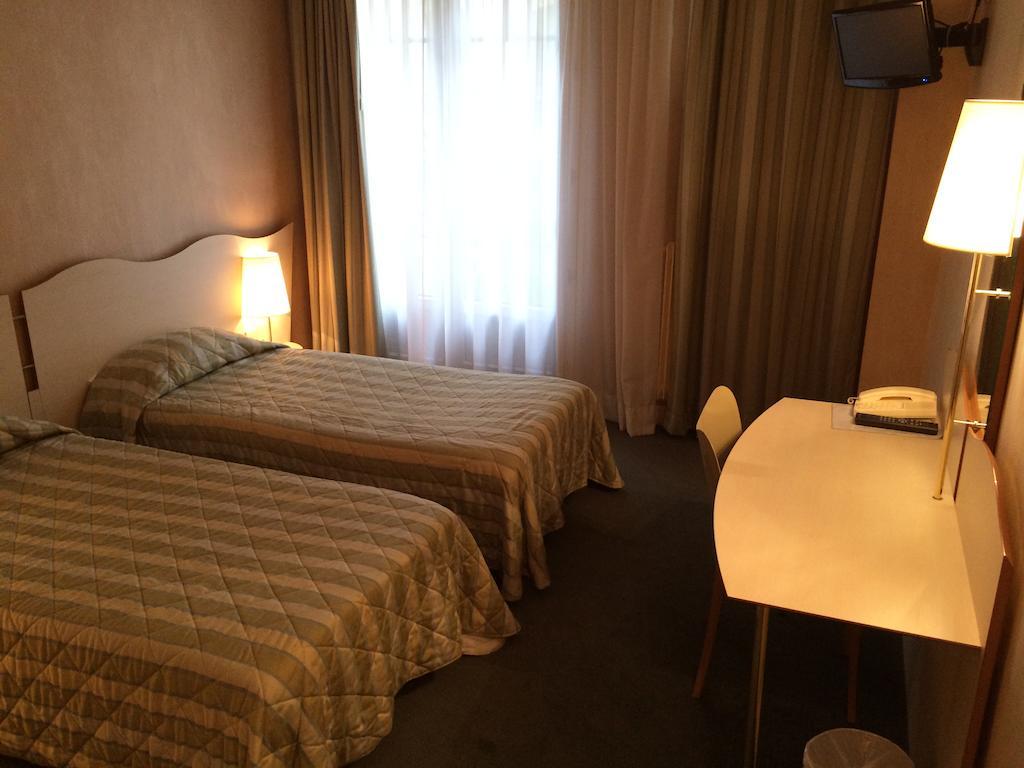 Hotel Eiffel Blomet Paris Luaran gambar